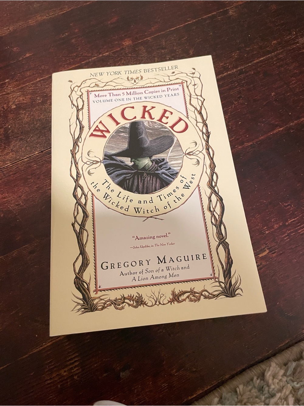 Wicked by Gregory Maguire - Cream Cover Paperback